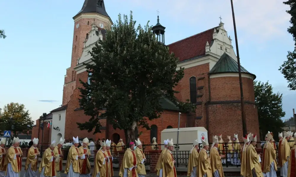 Co to jest Fundusz Kościelny? Finansowanie, cele i kontrowersje wokół dotacji państwowych dla Kościołów w Polsce