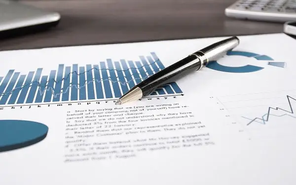 Co to są należności uboczne? Definicja, rodzaje i znaczenie w finansach
